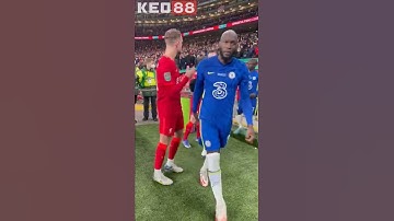 Henderson và Milner chờ đợi BẮT TAY các cầu thủ Chelsea
