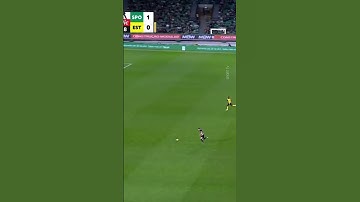 VIKTOR GYOKERES absolutely BULLIES two defenders 🤕 #football #soccer #shorts